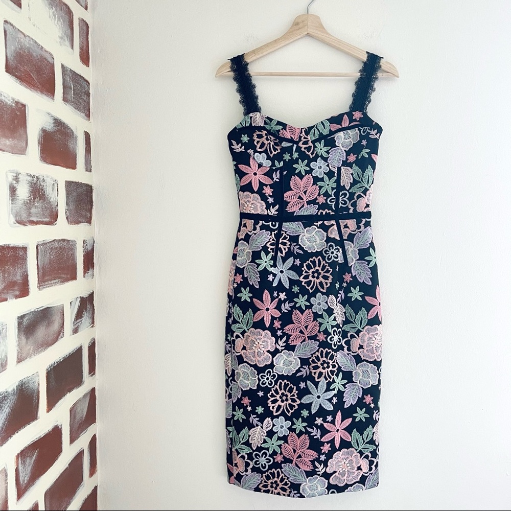 Bronx & Banco Camille Pastel Embroidered Floral Pencil Dress Size Xs